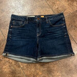 Pilcro and the Letterpress Anthropologie Jean Shorts.‎ Fit: STET. Size 30